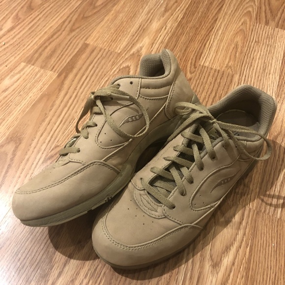 Saucony ladies size 8.5 walking shoe with instep support - Picture 2 of 9